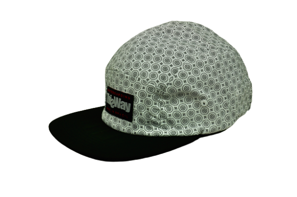 BONÉ FIVE PANEL ESTAMPA BRANCO E PRETO - Image 2