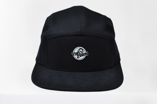 BONÉ FIVE PANEL TW ETIQUETA LOGO