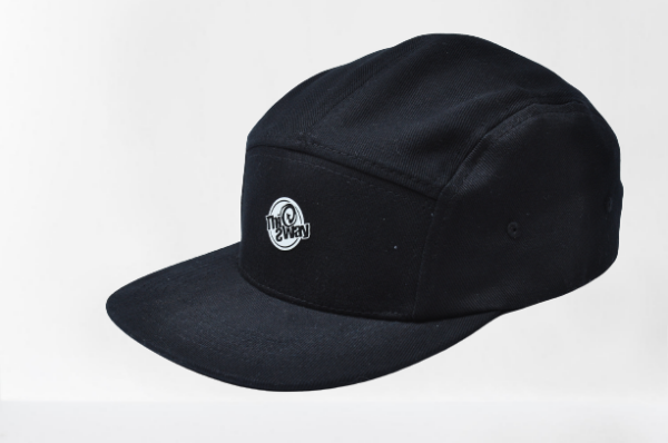 BONÉ FIVE PANEL TW ETIQUETA LOGO - Image 2